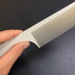 Tông đơ lược cắt tóc nam là một công cụ hữu ích trong việc cắt tỉa tóc của bạn. Hãy xem hình ảnh liên quan để khám phá những tính năng và ưu điểm đặc biệt của sản phẩm này, giúp bạn dễ dàng tạo được kiểu tóc phù hợp với phong cách cá nhân của mình.